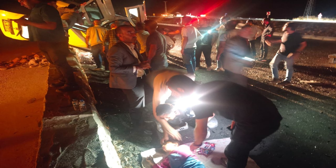 Şanlıurfa'da hafif ticari araçlar çarpıştı: 1 ölü, 5 yaralı