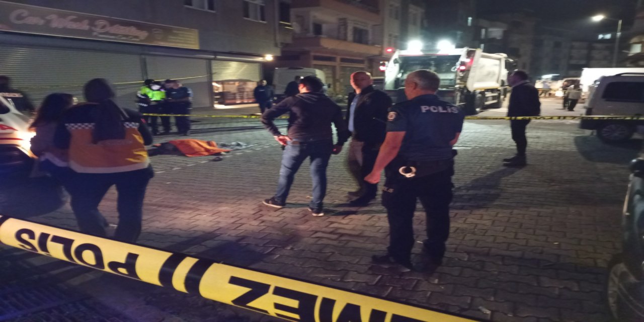 Çöp kamyonunun çarptığı yaya öldü