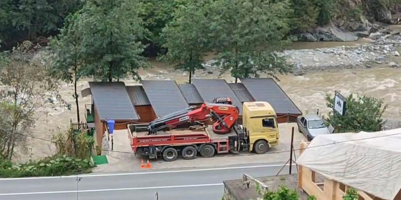 Rize'deki selin ardından Fırtına Deresi'nin kıyısındaki tiny hause ve bungalovlar kaldırılıyor