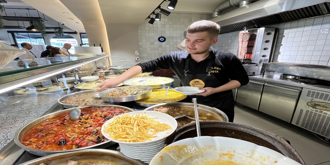 Eli kalem değil kepçe tuttu, 17 yaşında 30 çeşit yemek çıkartıyor