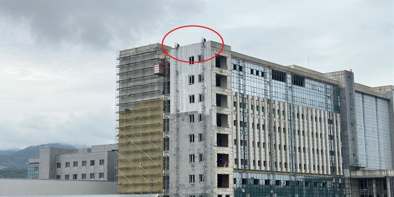 Samsun'da hastane inşaatında işçi eylemi: Çatıya çıktılar