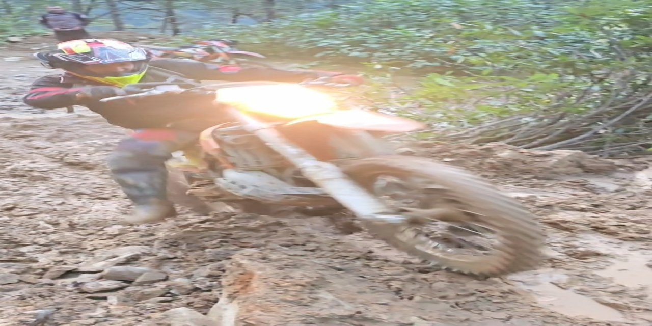 Rize'de heyelan vatandaşı mağdur, adrenalin tutkunlarını mutlu etti