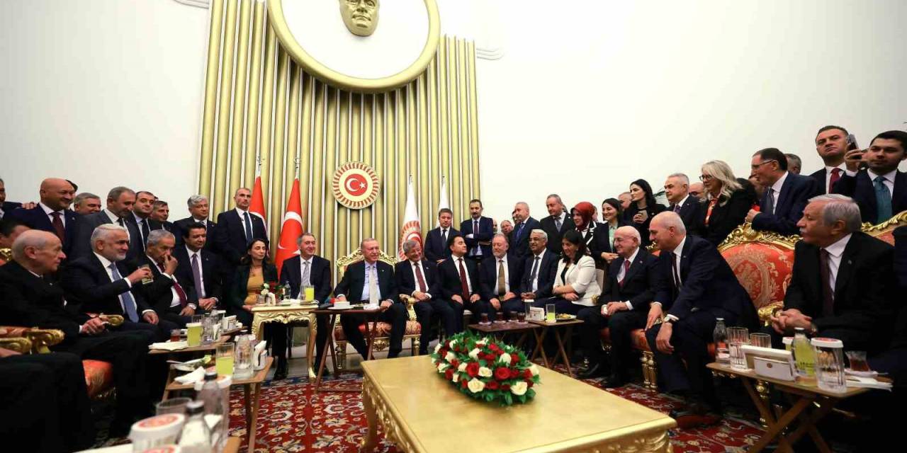 Cumhurbaşkanı Erdoğan, Tbmm’de Parti Lideriyle Buluştu