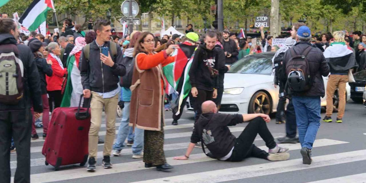 Fransa’da Binlerce Kişi, İsrail’in Sumud Filosu’na Müdahalesini Protesto Etti