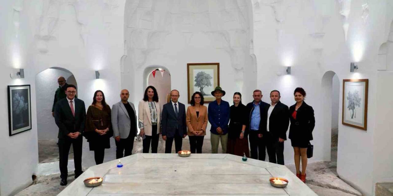 ‘Eylül Işığı’ Resim Sergisi Ney Ezgileriyle Açıldı