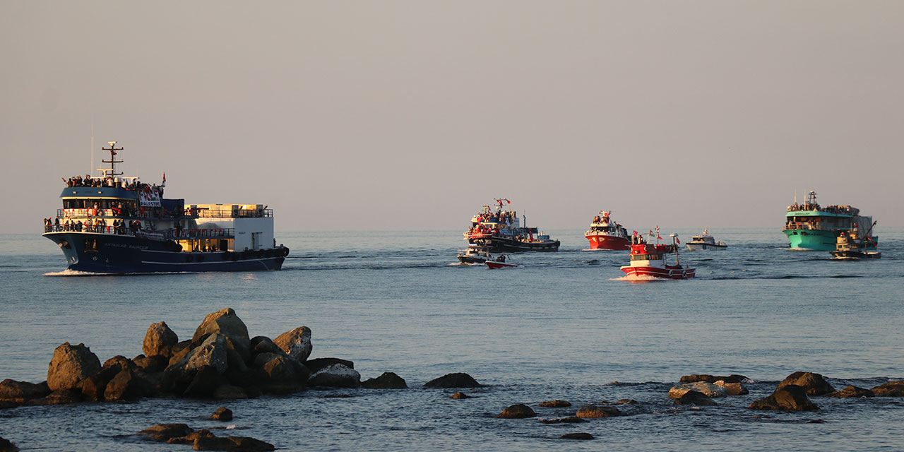 Rize'de denizciler Filistin ve Küresel Sumud Filosu'na destek için Karadeniz'e açıldı