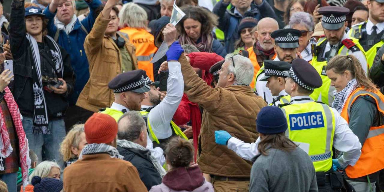 İngiltere’de Dün Gerçekleştirilen Filistin’e Destek Protestolarında Gözaltı Sayısı 492’ye Yükseldi