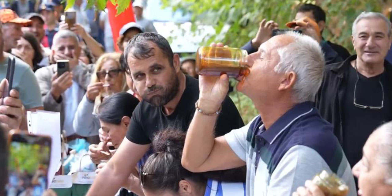 2 dakikada 1 kilogram bal yedi, izleyenler hayret etti