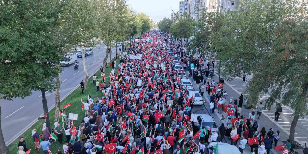 Kahramanmaraş’ta Binlerce Kişi Filistin’e Destek İçin Yürüdü