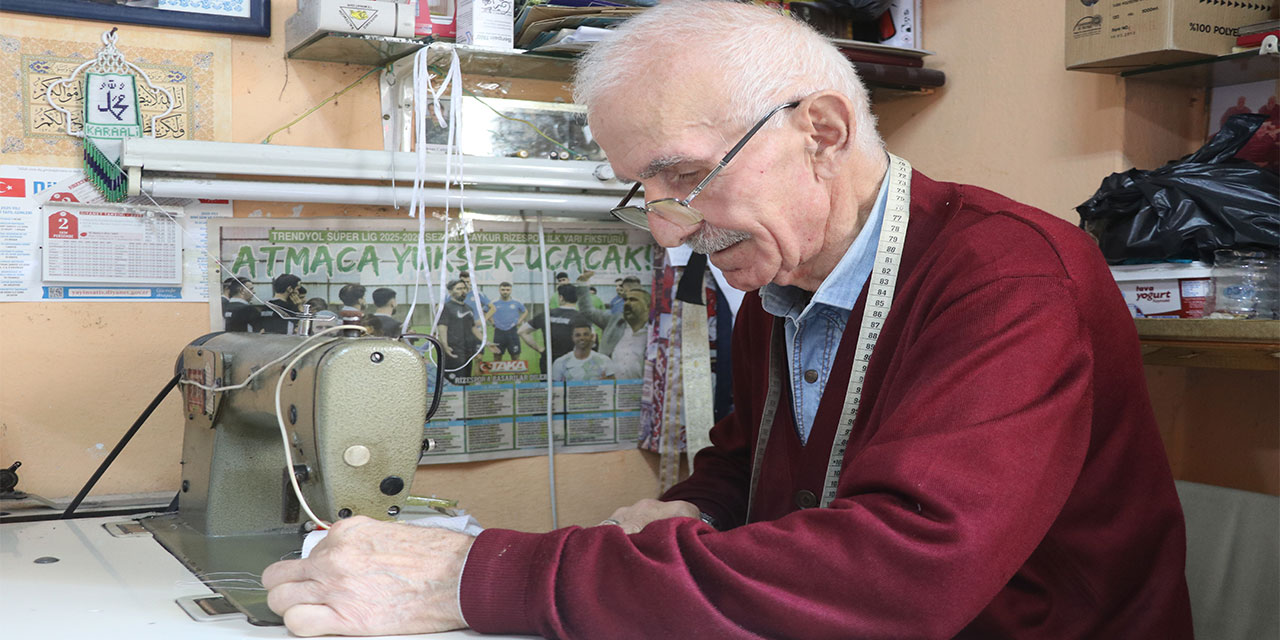 Rize'de "Yılın Ahisi" seçilen terzi, 62 yıldır mesleğini sürdürüyor