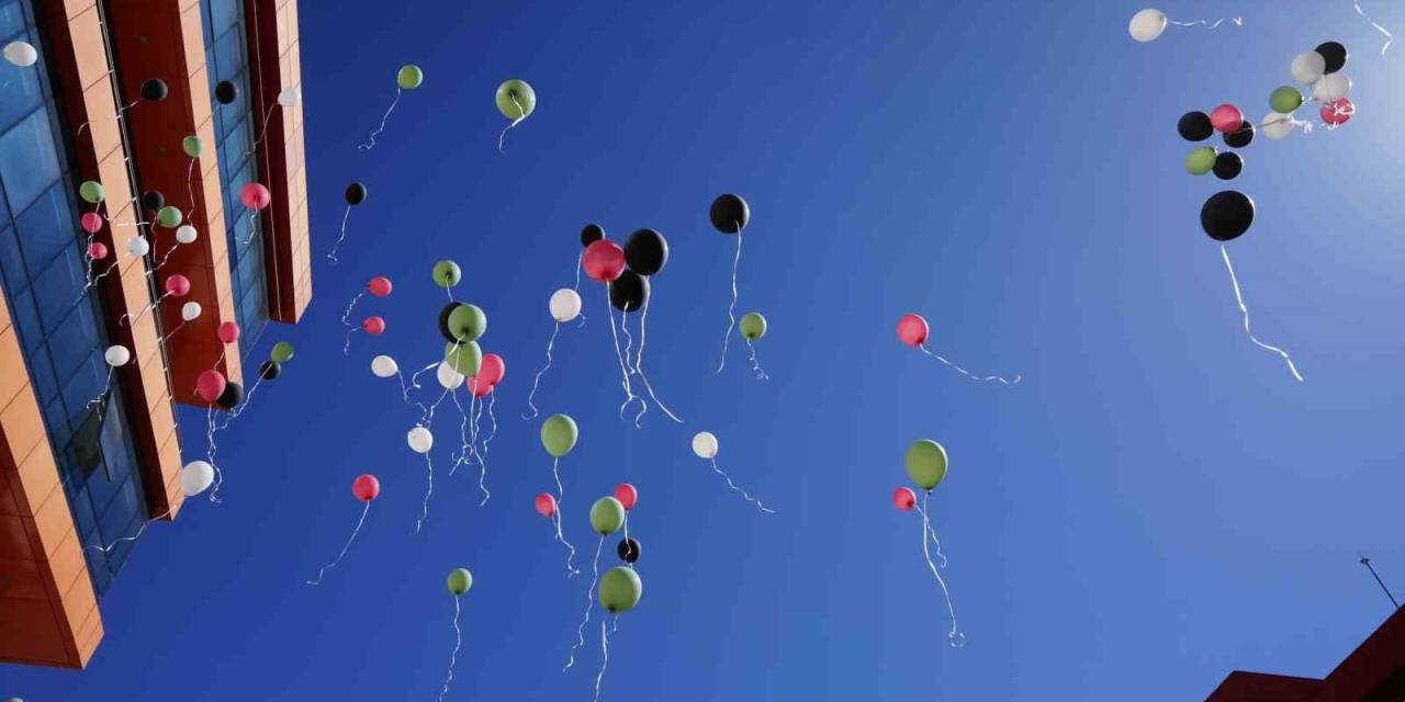 Gümüşhane’de Gazze İçin Balonlar Gökyüzüne Bırakıldı