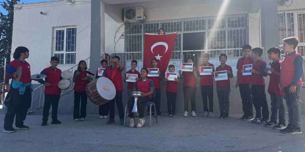 Mut’lu Öğrencilerden Filistin’e Destek