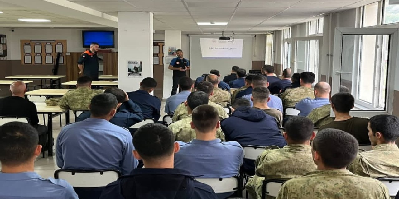 AFAD'dan Deniz Kuvvetleri personeline afet eğitimi