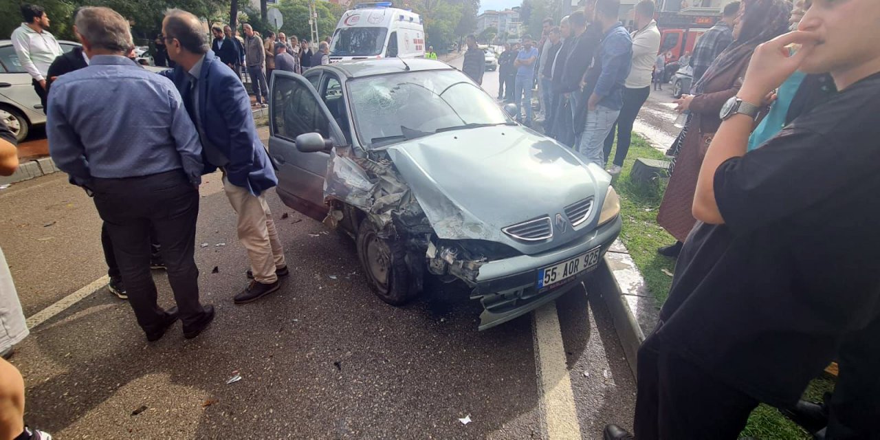 Samsun'da iki otomobilin çarpıştığı kazada 3 kişi yaralandı