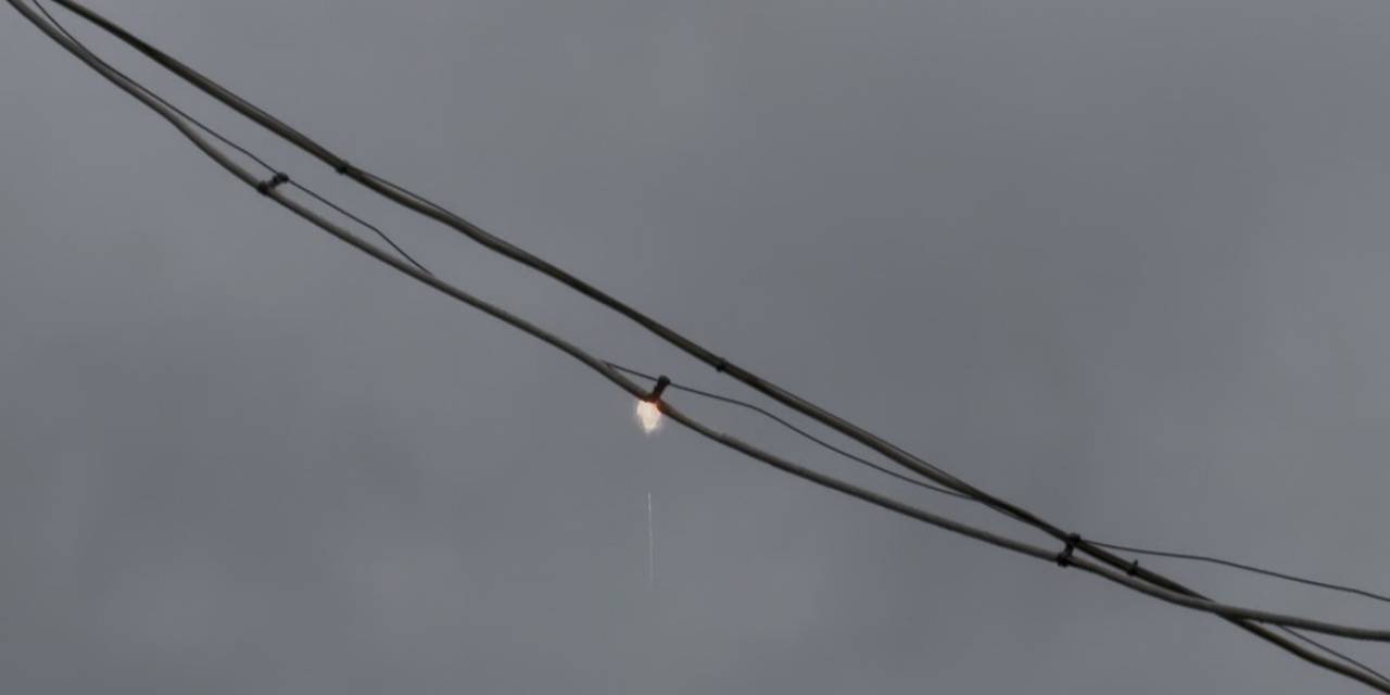 Kablolardan Çıkan Kıvılcım İtfaiye Ekiplerini Harekete Geçirdi