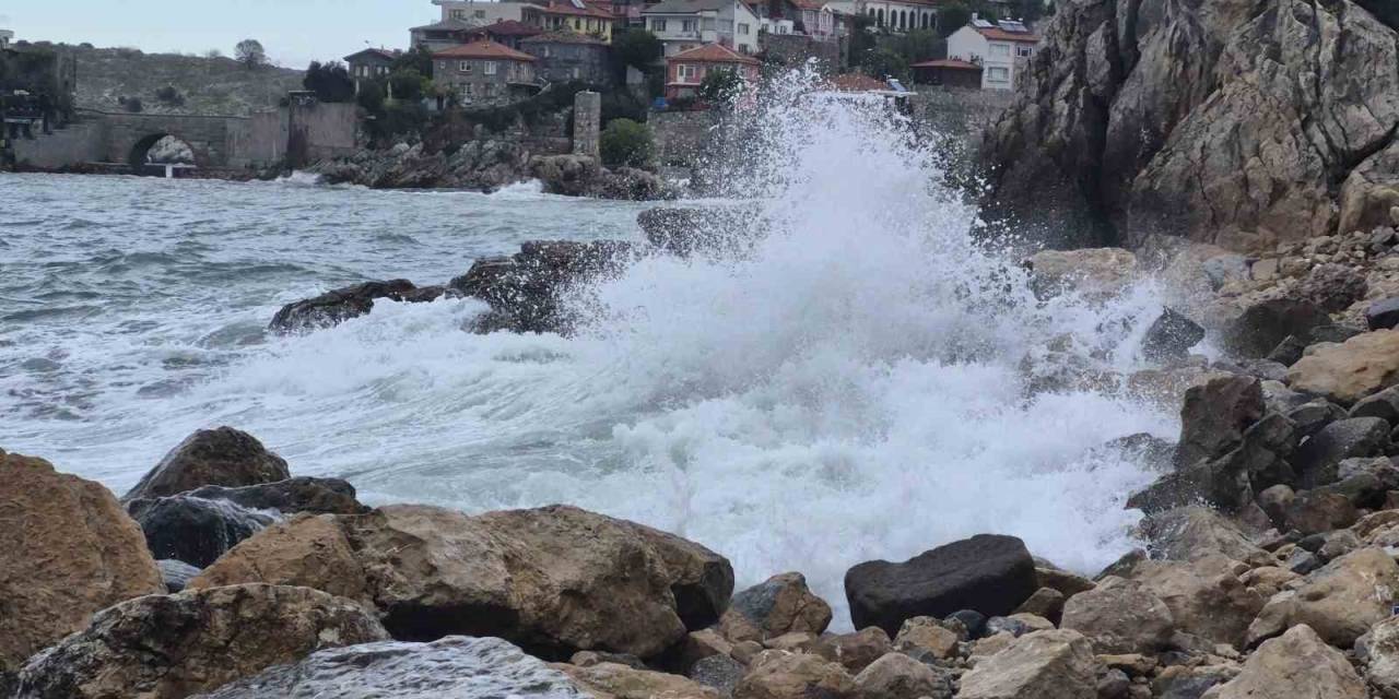 Fırtına Uyarısı Yapılan Bartın’da Dev Dalgalar