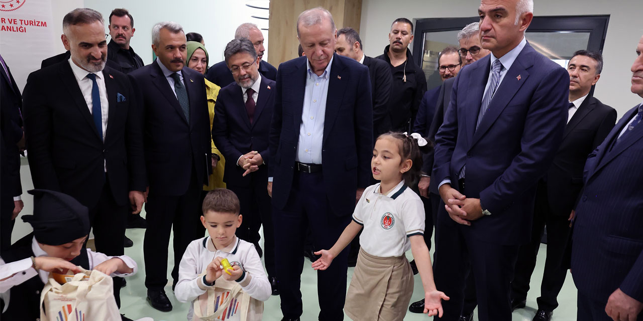 Cumhurbaşkanı Erdoğan'dan Rize'de Minik Öğrencilerle Samimi Anlar