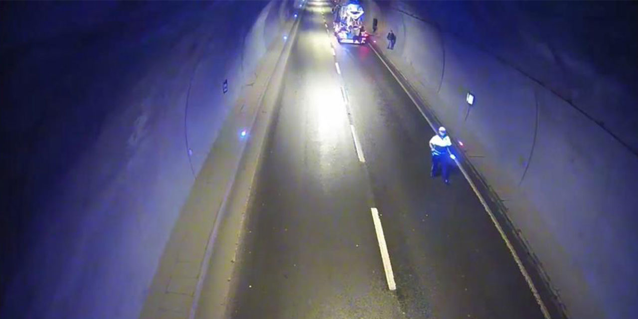 Cumhurbaşkanı Erdoğan'ın Rize'de konvoyunun geçeceği tünelde trafik polisleri olası kazayı önledi