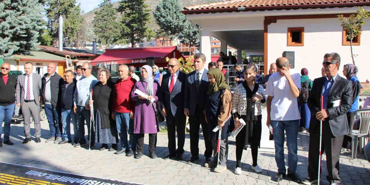 Amasya’da Görme Engellilere Beyaz Baston Dağıtıldı