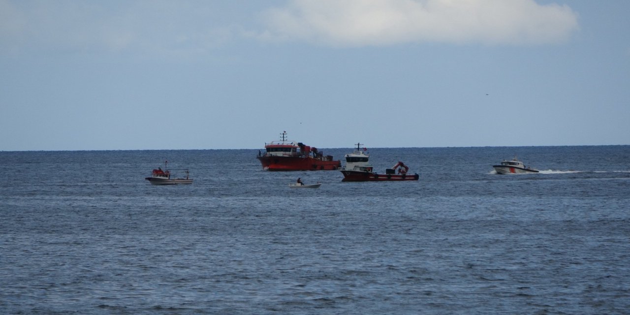 Denizde teknesi terk edilmiş halde bulunan balıkçı için arama çalışması başlatıldı