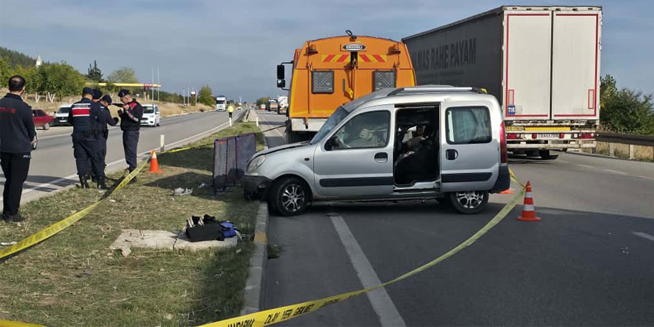 Amasya'da kamyonla çarpışan hafif ticari araçtaki 4 kişi öldü