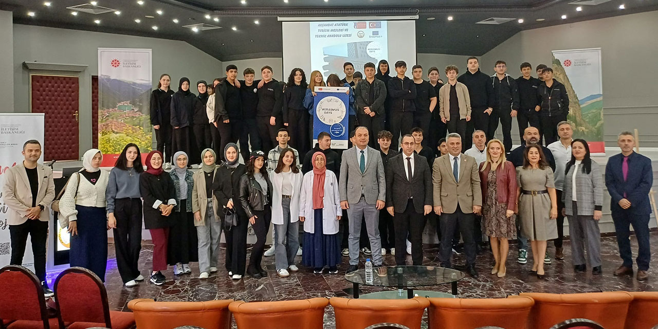 Erasmus Days 2025’te Gençler Dezenformasyona Karşı Bilgilendirildi