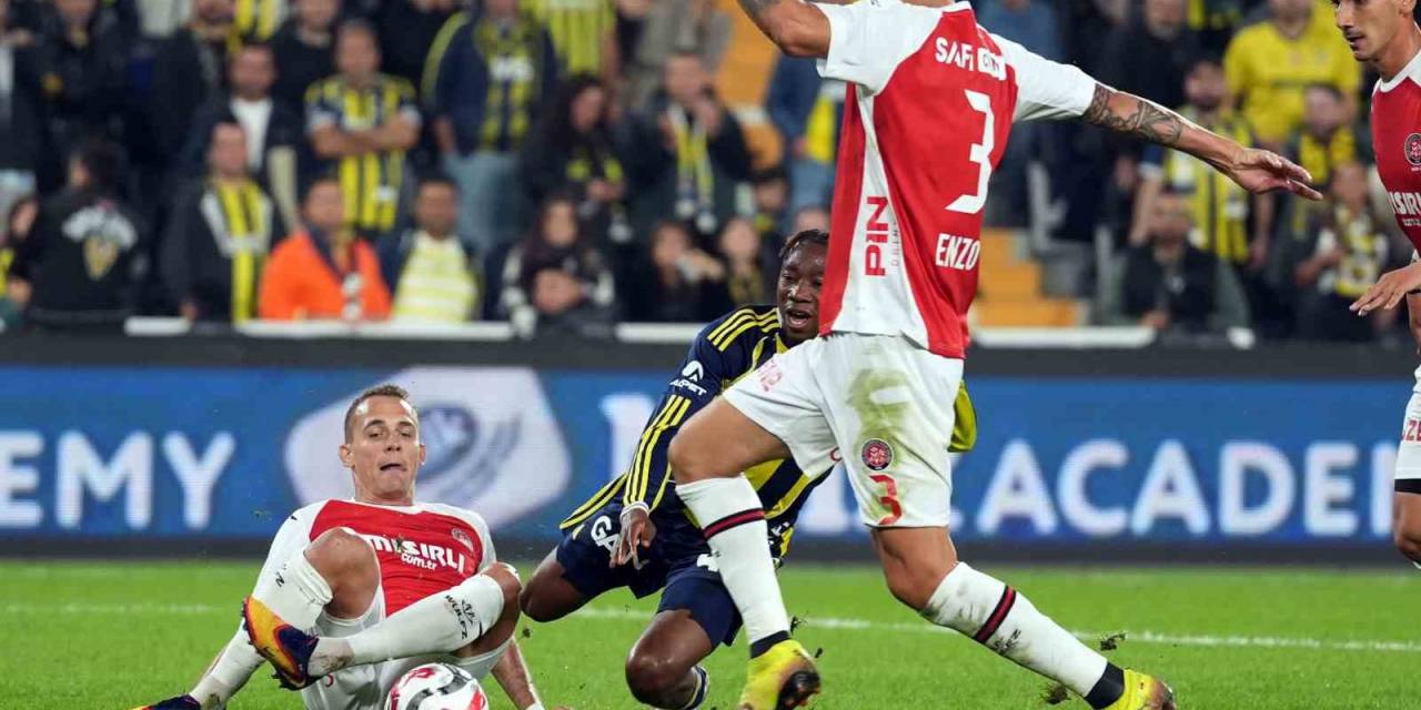 Trendyol Süper Lig: Fenerbahçe: 2 - Fatih Karagümrük: 0 (İlk Yarı)