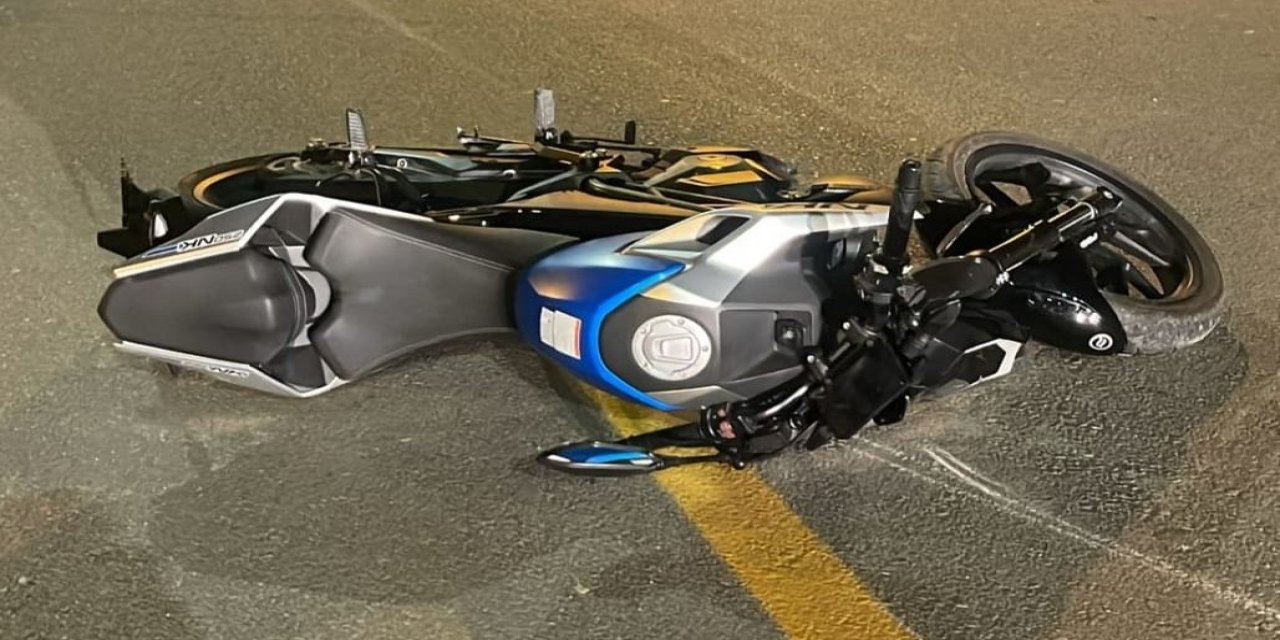 Motosiklet kaldırıma çarptı; 1 ölü, 1 yaralı