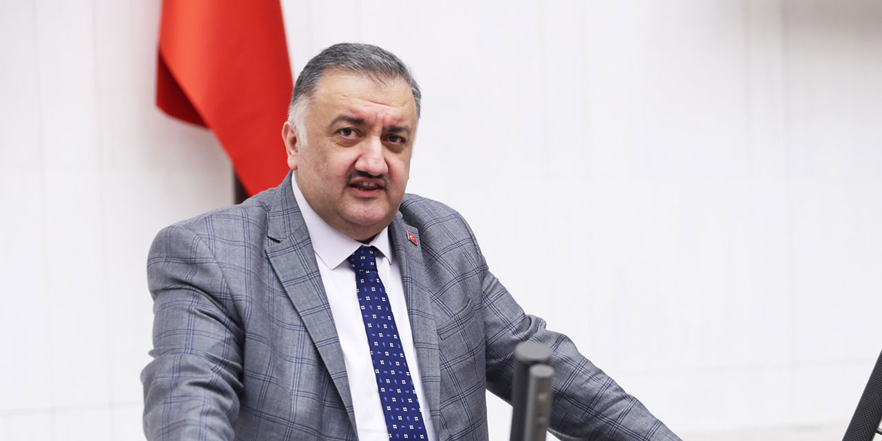 Karal'dan Karadeniz'deki Ev Önü Mezarlıkları İçin "Toplu Alan" Çağrısı: “Dedemin Babasının Mezarı Bile 3 Kez Taşındı”