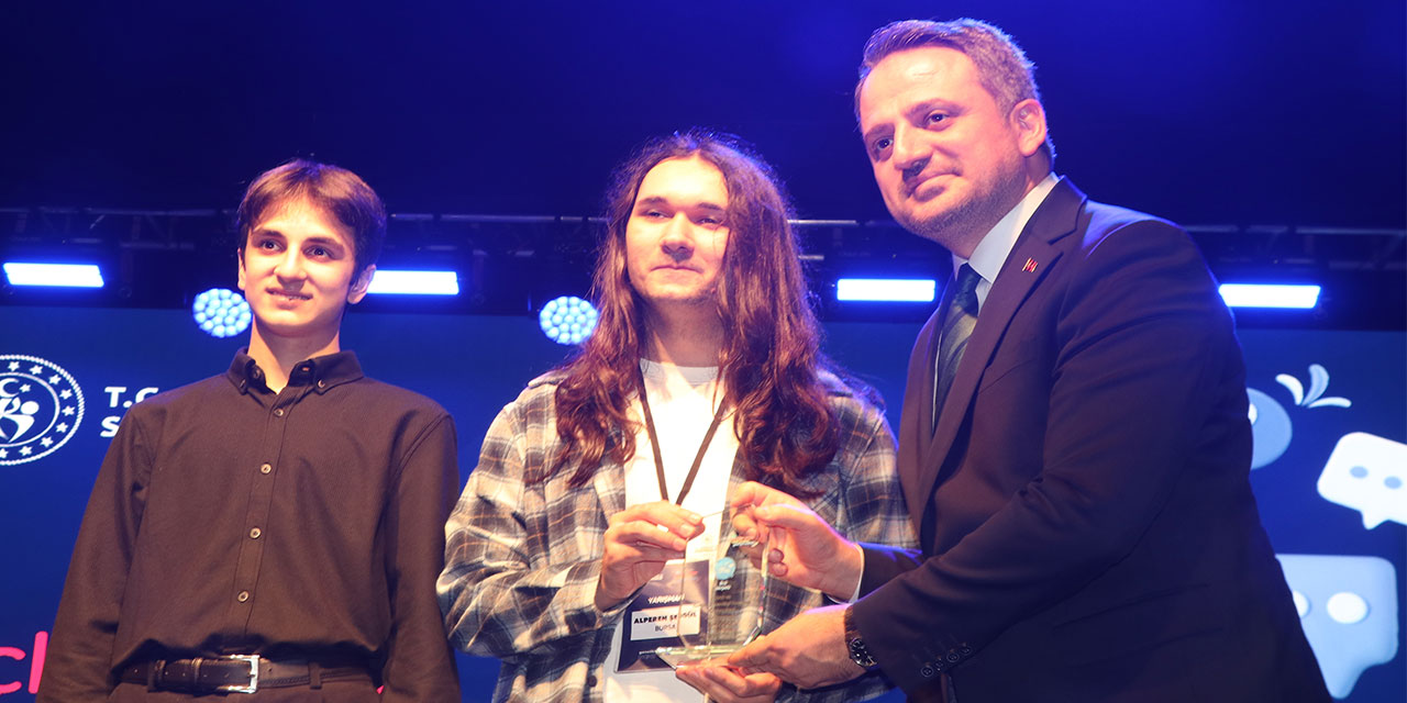 Bakan Yardımcısı Eminoğlu, Rize'de Gençler Arası Bilgi Yarışması Türkiye finale katıldı: