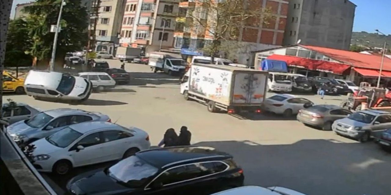 Kamyonet ile hafif ticari araç çarpıştı; 1 yaralı