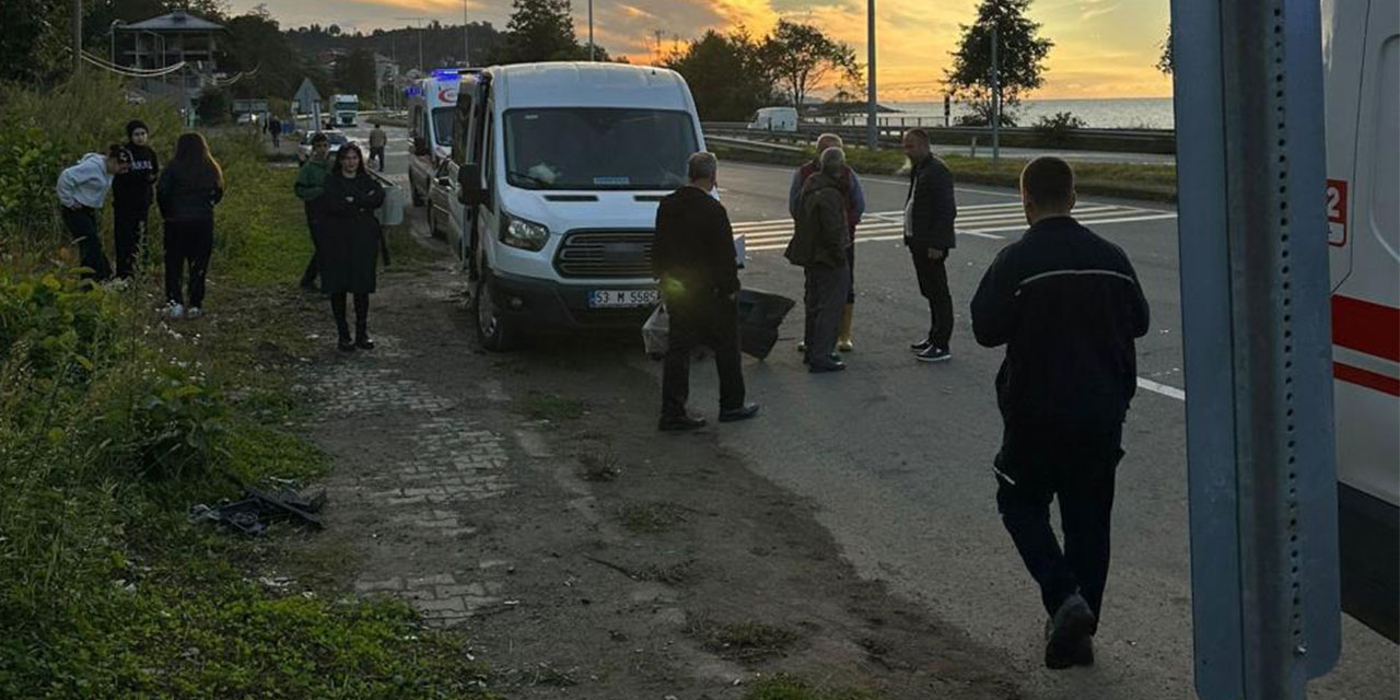 Rize’de okul servisi ile kamyonet çarpıştı