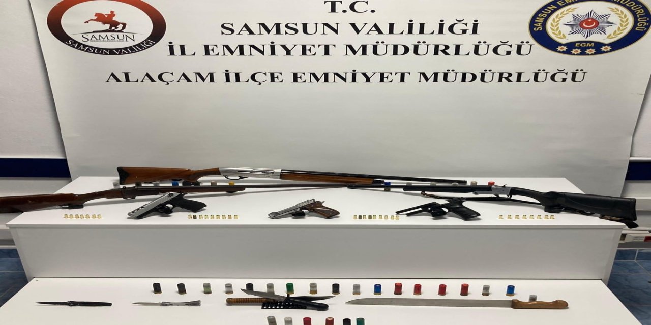 Alaçam'da ruhsatsız silah ve çalıntı motosiklet operasyonu