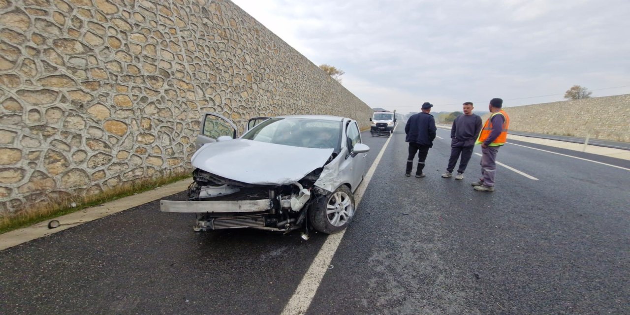 Cenazeye giden aile kaza yaptı: 3 yaralı