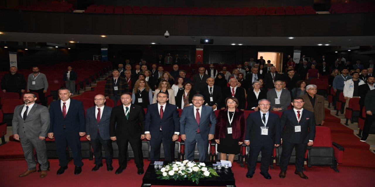 "Doğu Karadeniz Bölgesi Maden Potansiyeli ve Doğa Kaynaklı Afetlerle Mücadele" sempozyumu başladı