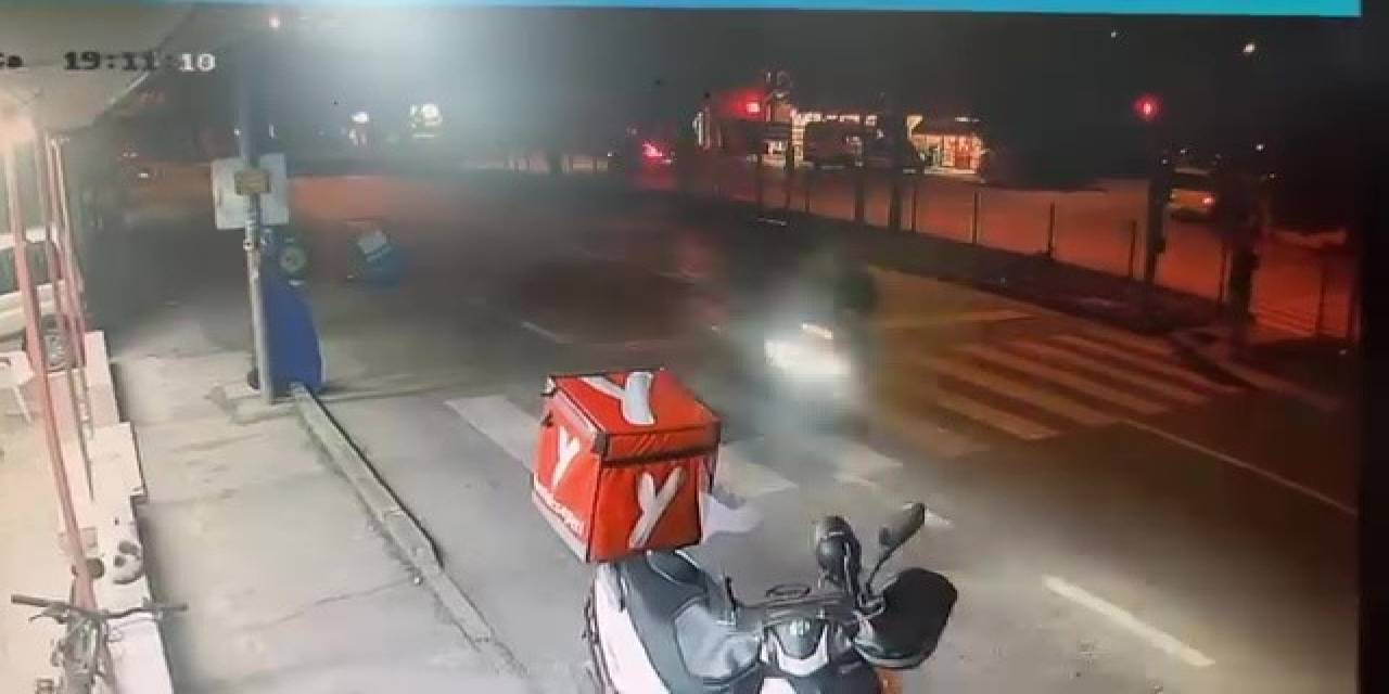 Motosikletin Çarptığı Adamın Yanından Böyle Geçtiler...