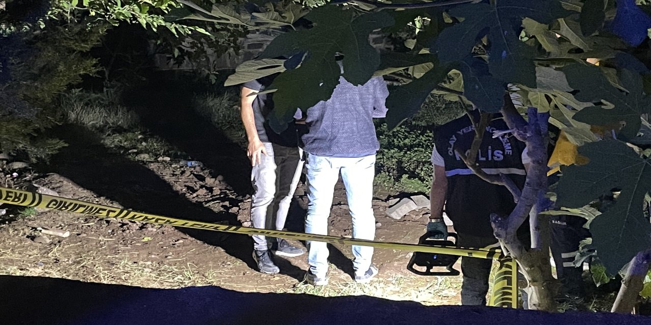 Cami bahçesine gömülmüş bebek cesedi bulundu