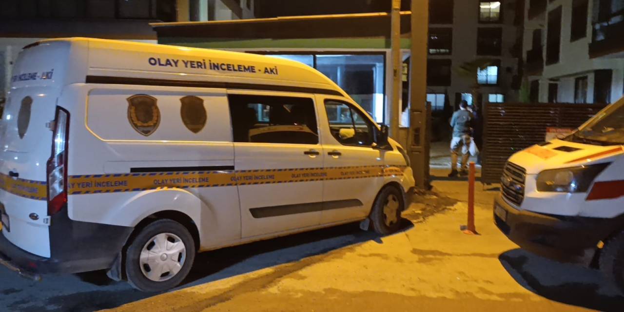 İzmir’de Dehşet: Anne Ve Babasını Öldürüp İntihar Etti