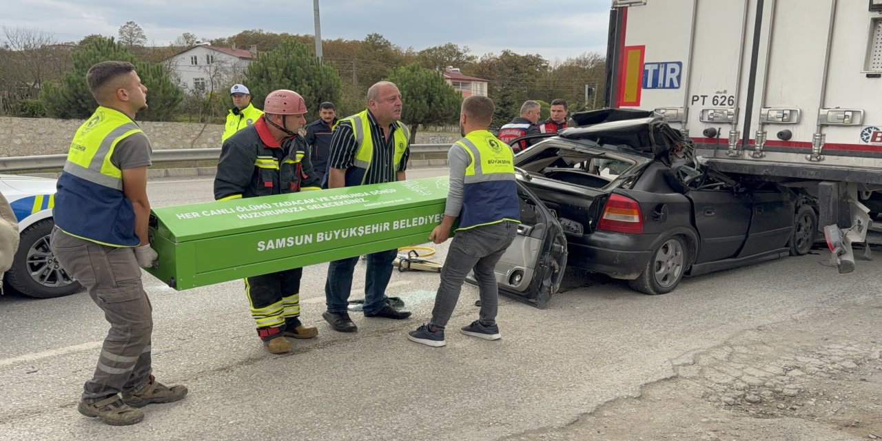 Samsun'da otomobil tırın altına girdi: 23 yaşındaki sürücü hayatını kaybetti