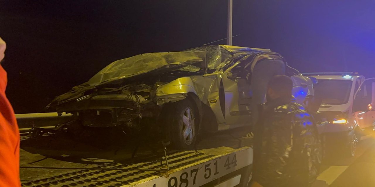 Bolu Dağı Tüneli çıkışında otomobil bariyerlere çarptı: 1’i ağır 3 yaralı