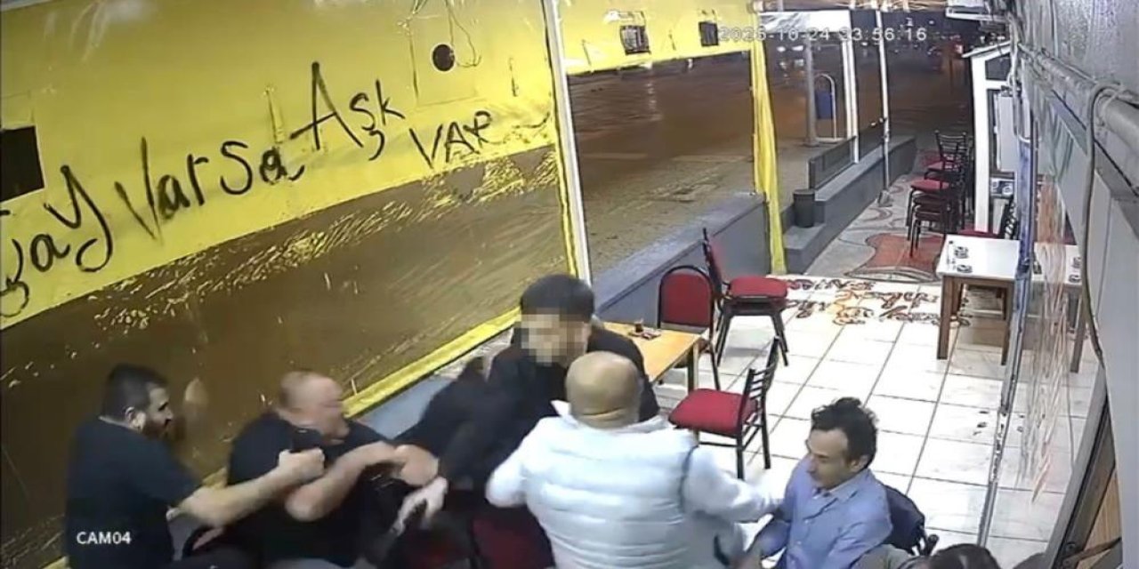 Çay ocağında otururken silahlı saldırıya uğradı: O anlar kamerada