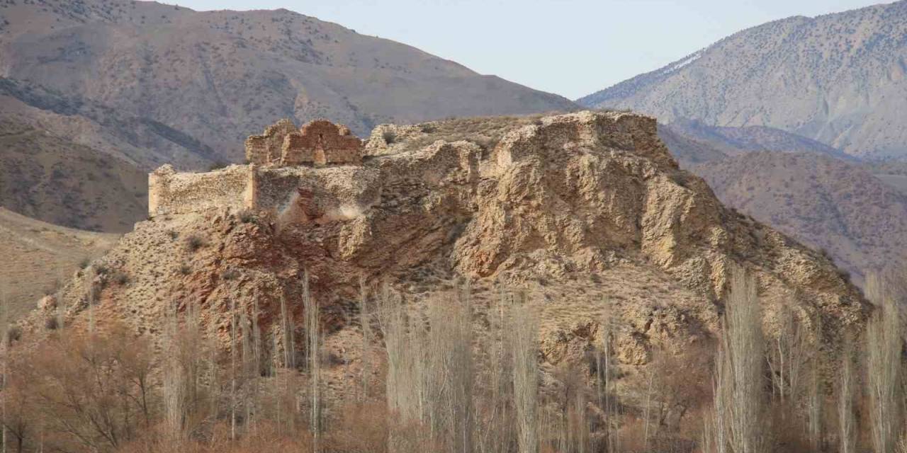 Erzurum’daki Kız Ve Oğlan Kalesi İlgi Bekliyor