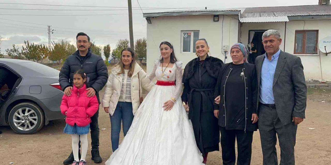 Akyaka Kaymakamı Demirtaş, Köy Düğününe Katıldı