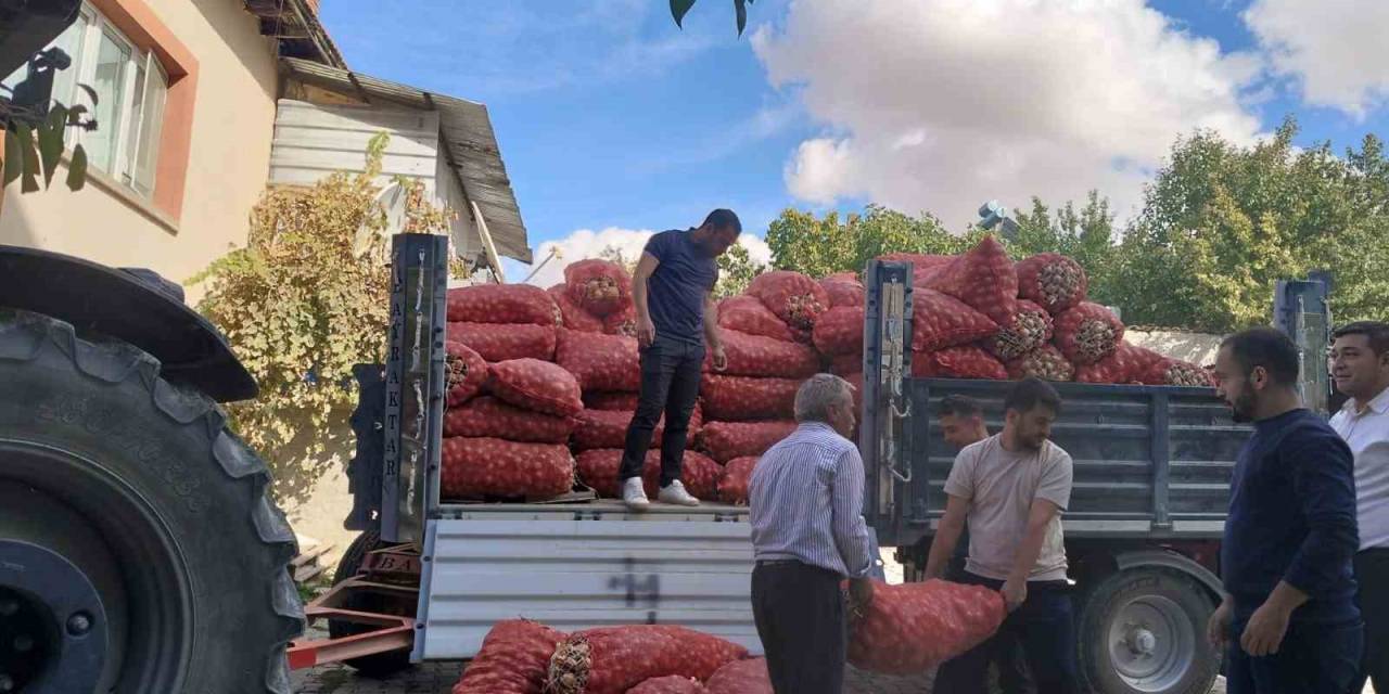 Sivrihisarlı Çiftçiler Öşürünü Müftülüğe Teslim Etti