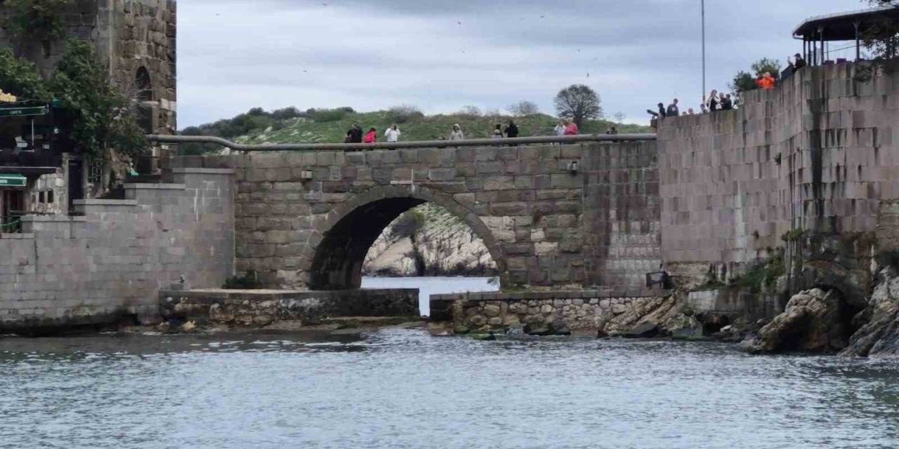 Amasra’da Sahil Güvenlik’ten Muhteşem Cumhuriyet Bayramı Gösterisi