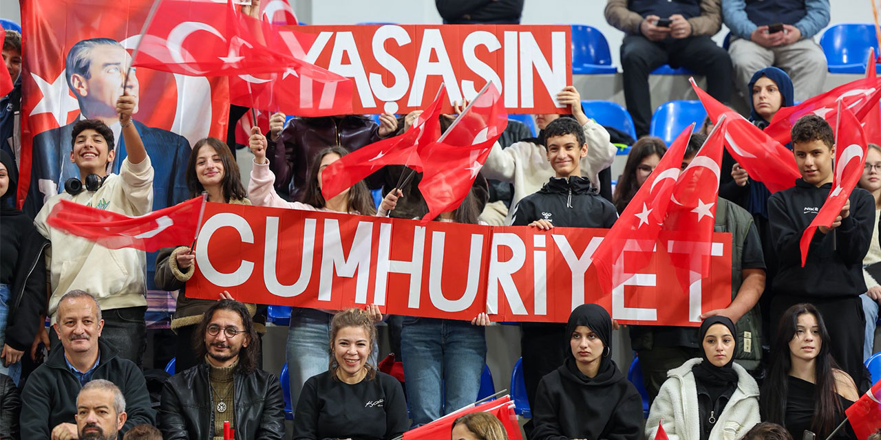 Rize'de Cumhuriyet'in 102. yıl dönümü kutlandı