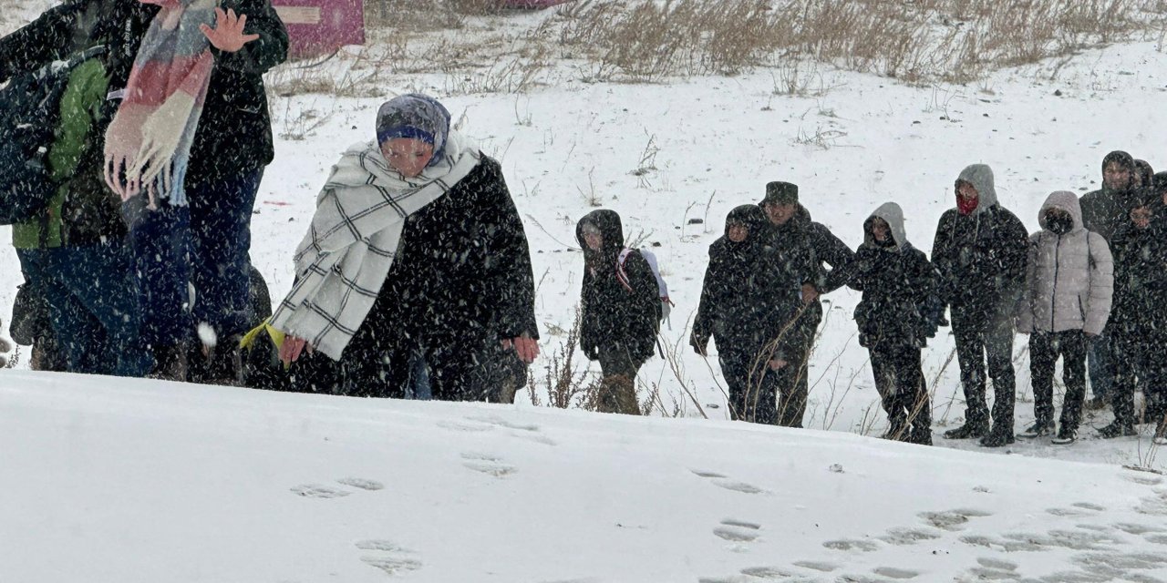 Doğu'da sıcaklıklar sıfırın altında; Palandöken'de kar sürprizi