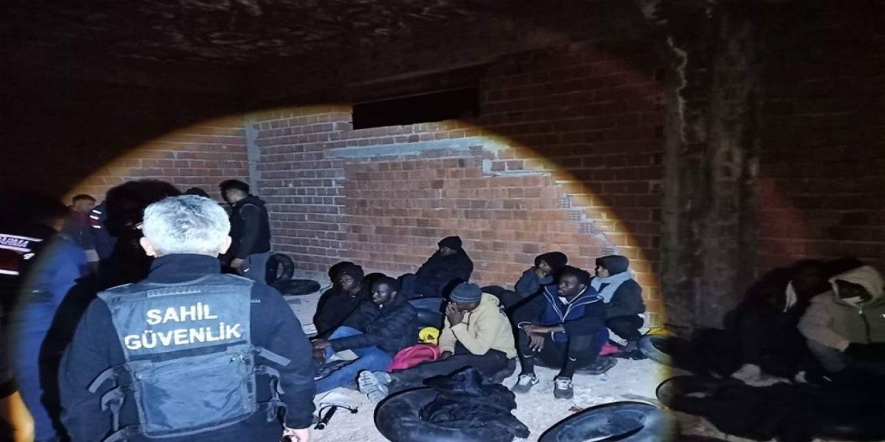 Çeşme’de 27 Düzensiz Göçmen Yakalandı