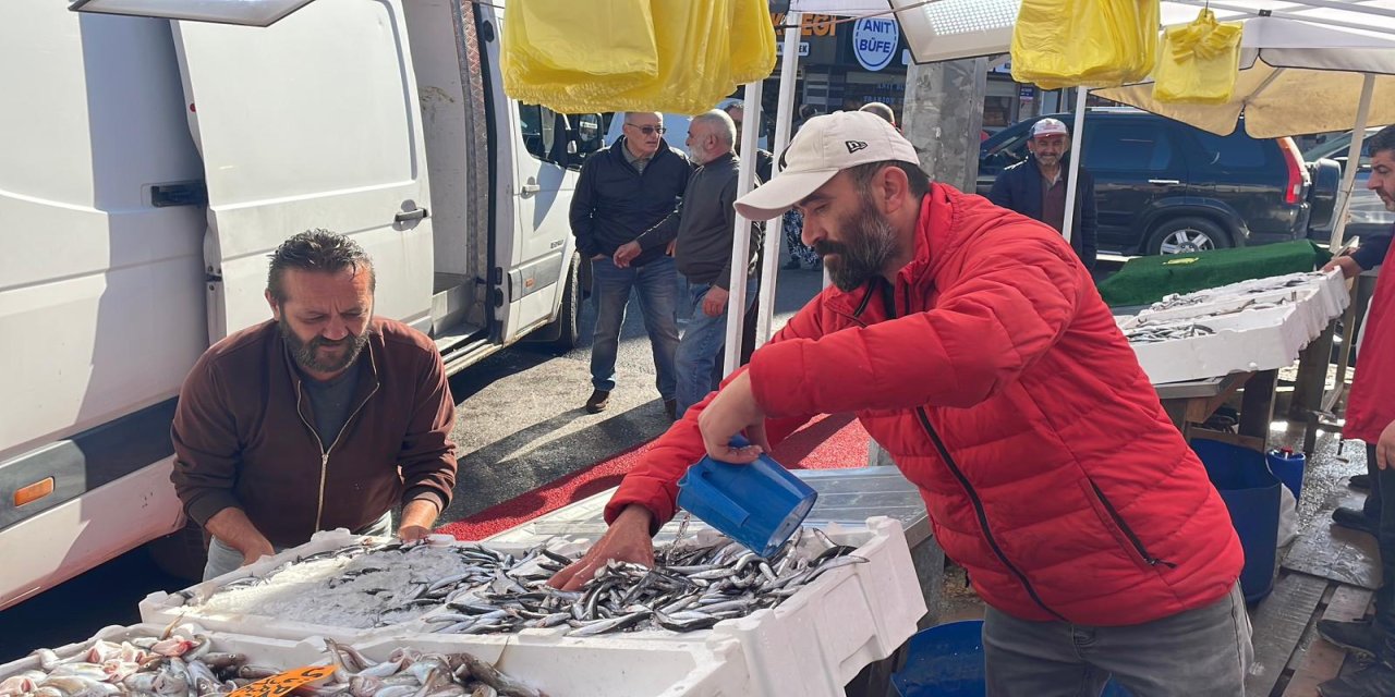Hamsinin fiyatı gelen balık miktarına göre değişiyor