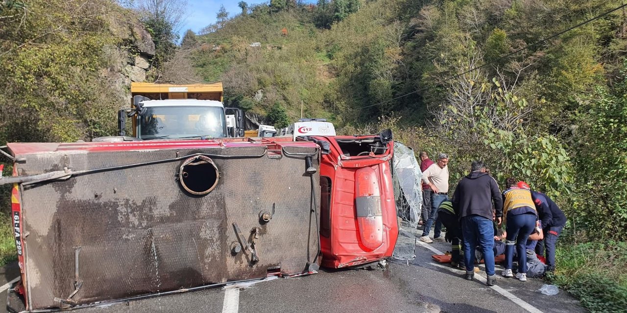 Trabzon'da yangına giden itfaiye aracı kaza yaptı: 2 yaralı
